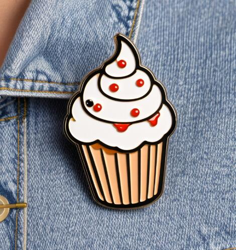 custom enaeml lapel pins